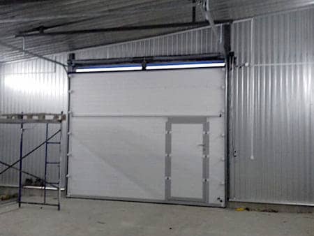 Подъемные ворота с калиткой для гаража в Бузулуке